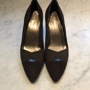 Stuart Weitzman brown suede heels.  SIZE 6 1/2